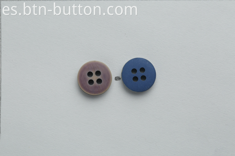 Distressed magnetic buttons for knitwear